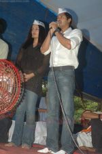Celina Jaitley, Shreyas Talpade support Anna Hazare in Azad Maidan on 21st Aug 2011 (35).JPG